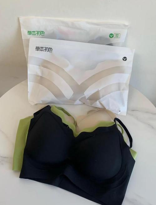 岳肥肉紧嫩嫩伦 69 牌内衣，采用天然纤维制成，贴身舒适，透气吸汗，让你时刻保持清爽