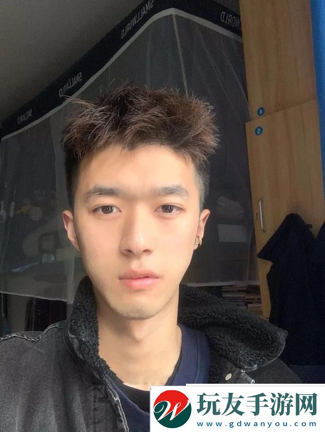 校园“酷炫三重奏”：学渣·校草·混混-网友笑谈科技圈新风采