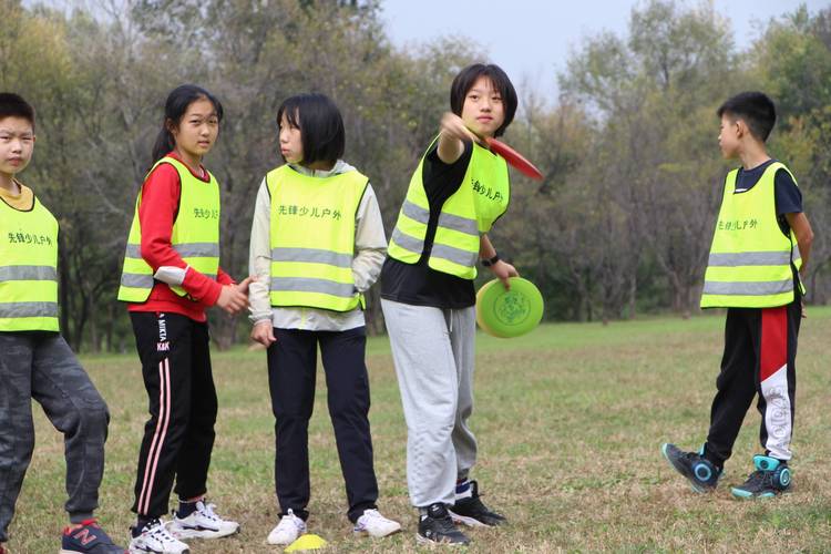 闪电高尔夫挑战：穿越多元场景的精准射击之旅