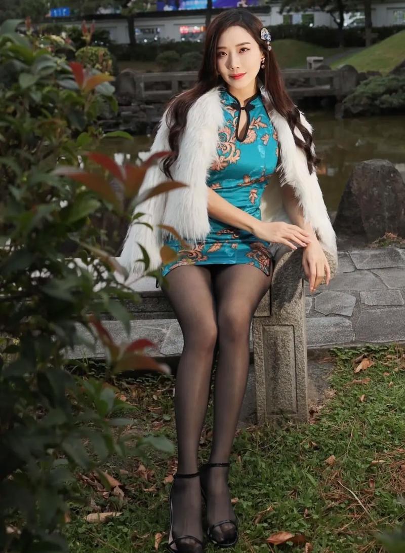 黑丝旗袍老师，MBA 课上的性感风景