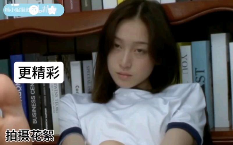 女大学生忘带罩子,被体育老师 C 了一节课
