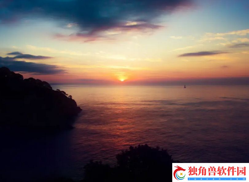两峰夹小溪地湿又无泥的诗意描绘与思考