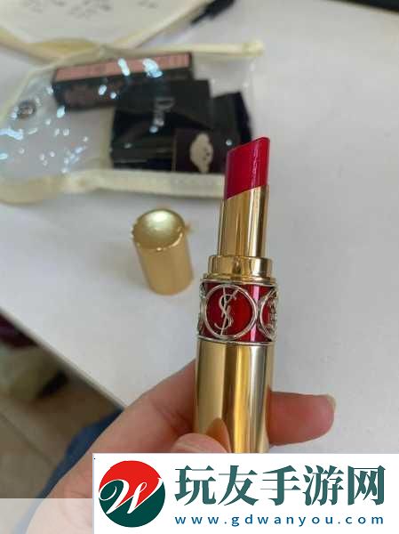 ysl口红水蜜桃色号60601老狼迎来重磅更新-YSL口红水蜜桃色60601焕新上市-唇色魅力再升级！