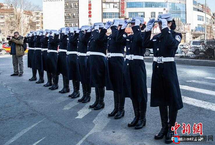 女交警口舌**这一奇特行为引发广泛关注