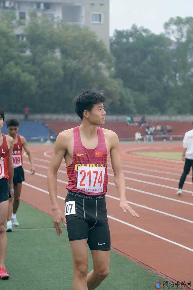 黑皮体育生体育学校体能训练:汗水与力量的交织