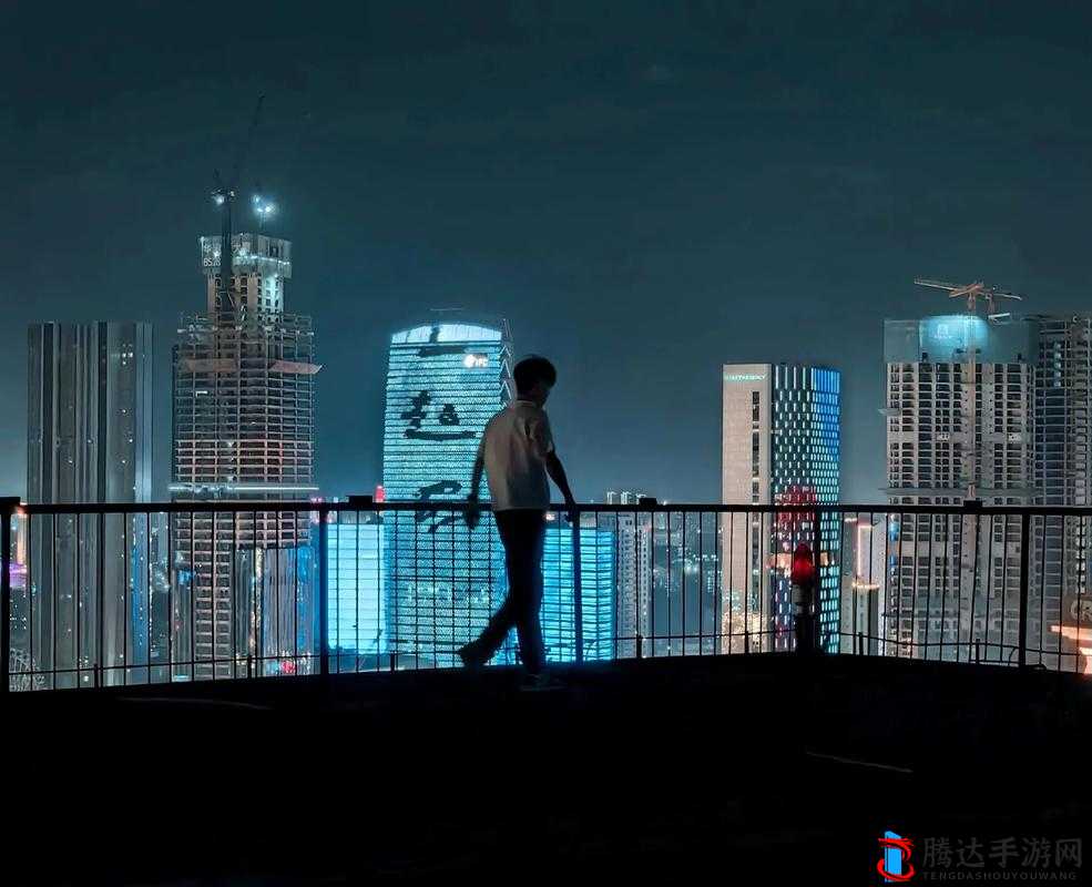适合一个人晚上静静品味的亏:独特的观影体验