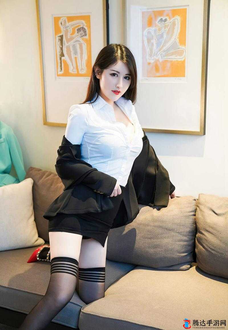 第一页:制服丝袜诱惑:禁忌的伦理之旅