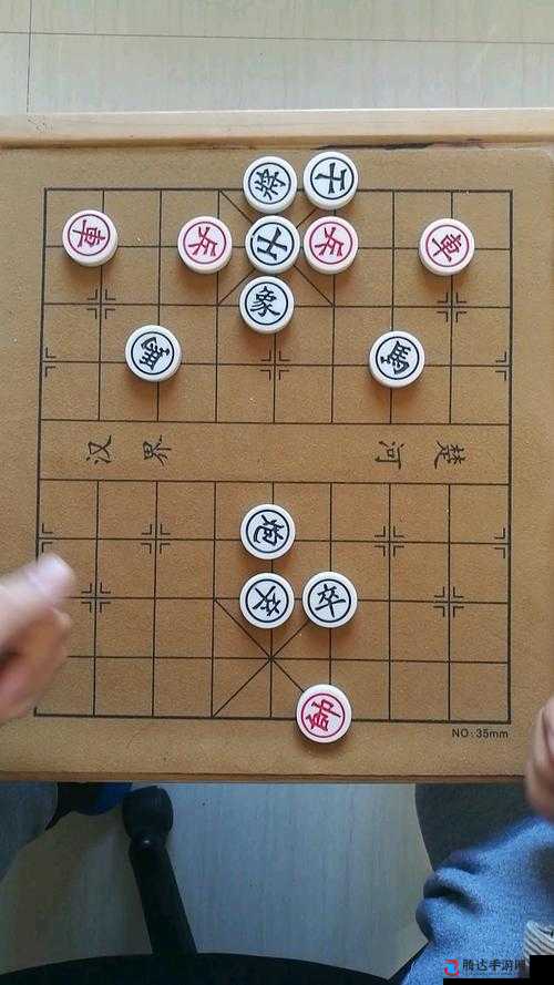 经典两人轮流取珠游戏:谁是最终赢家?