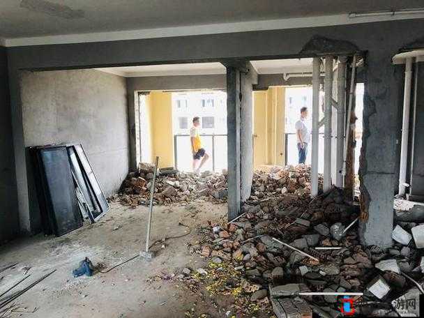 被 9 个装修工人放在茶几上的我:遭遇了什么?