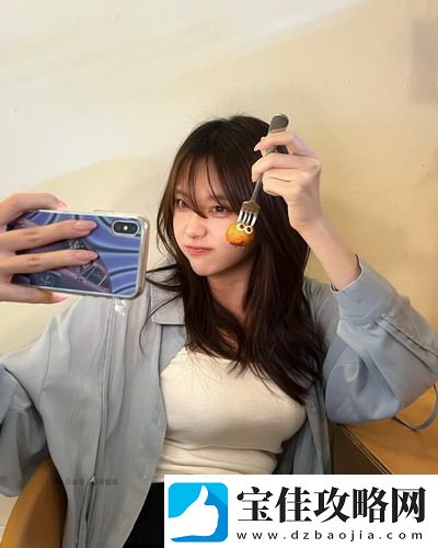 女方用嘴巴吃鸡的吉尼斯世界纪录挑战背后-网友：这究竟是天赋还是奇迹