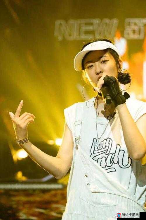 十八岁新疆女 RAPPER 深夜：以音乐为剑，展现新疆女性力量