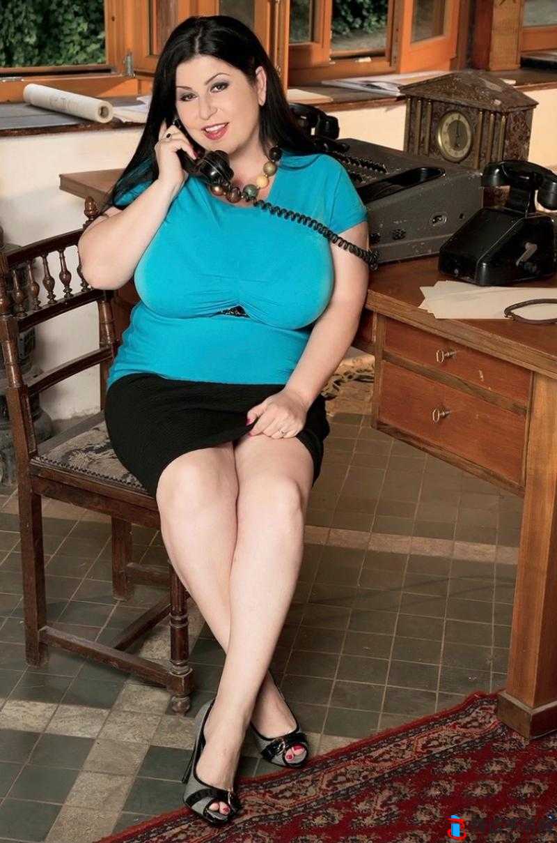 **阿 BBW:展现独特魅力与成熟韵味的女性代表