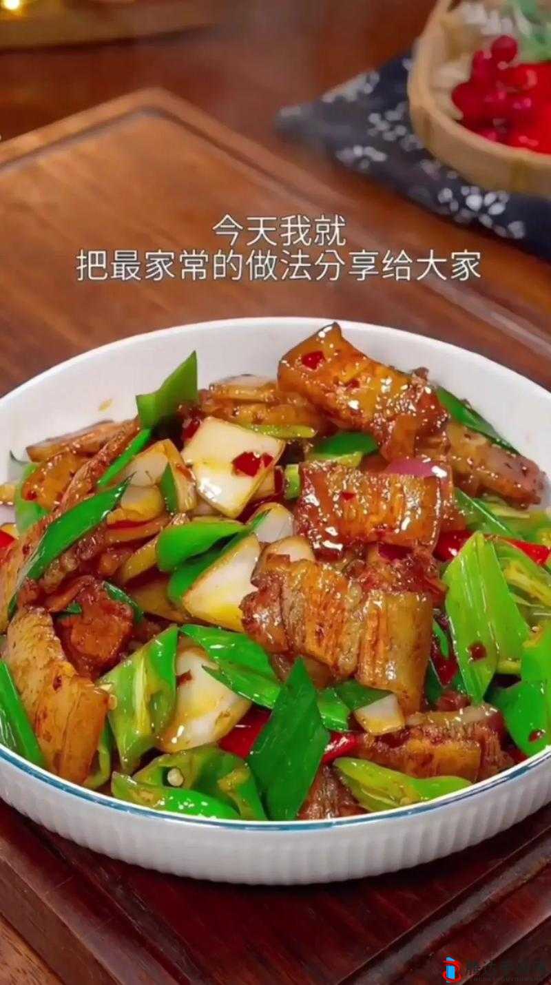 解锁田园美食，一方灵田里制作回锅肉的详细步骤，你掌握了吗？