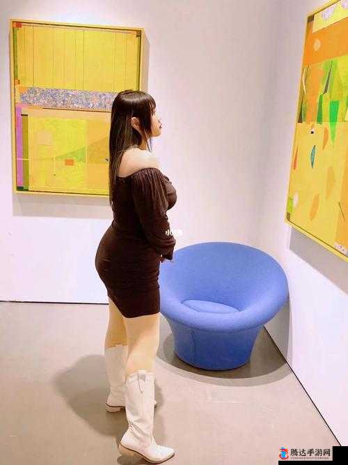 在女厕 BB w 撒尿的 BBw:女性身体的自然表现