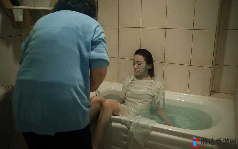 用力挺进她的花苞,那极致的深入与美妙感受